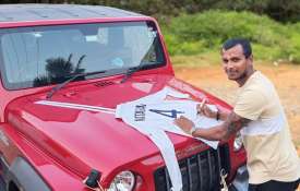 Anand Mahindra sent gift car to T Natarajan, in return he sent Gaba test jersey Anand Mahindra sent gift car to T Natarajan, in return he sent Gaba test jersey- India TV Hindi