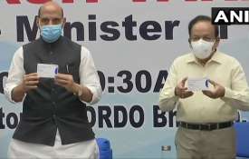 2-DG Medicine: फेफड़ों को मजबूत करने के साथ ऑक्सीजन लेवल बढ़ाने में मदद करेगी DRDO की दवा, जानें इसक- India TV Hindi