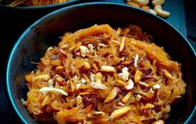 Eid Special Recipe: ईद पर बनाइए स्वादिष्ट किमामी सेवई, जानिए बनाने की सिंपल विधि Eid Special Recipe: ईद पर बनाइए स्वादिष्ट किमामी सेवई, जानिए बनाने की सिंपल विधि- India TV Hindi