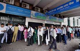 ATM से तय मुफ्त सीमा से अधिक बार पैसा निकालने पर 1 जनवरी से देना होगा ज्यादा शुल्क ATM से तय मुफ्त सीमा से अधिक बार पैसा निकालने पर 1 जनवरी से देना होगा ज्यादा शुल्क - India TV Hindi