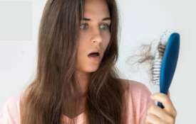 बाल झड़ने की समस्या से निजात दिलाएंगे ये घरेलू नुस्खे, पाएं काले- लंबे हेयर बाल झड़ने की समस्या से निजात दिलाएंगे ये घरेलू नुस्खे, पाएं काले- लंबे हेयर- India TV Hindi