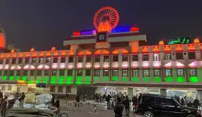 गणतंत्र दिवस पर कितने खूबसूरत लग रहे भारत के रेलवे स्टेशंस, देखें फोटोज