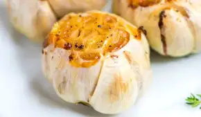 भुना हुआ लहसुन खाने से कौन सी बीमारी ठीक होती है? जानें एक दिन में कितना और कब खाएं?