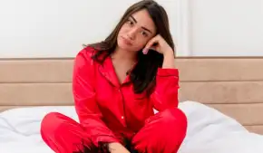 Morning Vastu: सुबह उठकर भूल से भी न करें ये 5 गलतियां वरना रुक जाएगी आपकी तरक्की, जानें क्या कहता है वास्तु शास्त्र