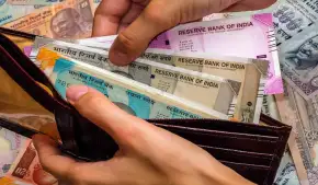 8.10% तक ब्याज पर ये टॉप-5 बैंक दे रहे FD पर सबसे ज्यादा रिटर्न, निवेश से पहले डालें नजर