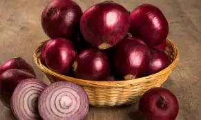 गर्मियों में कच्चा प्याज खाने से क्या होता है?- India TV Hindi