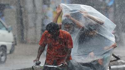 48 घंटे में 3 राज्यों में पहुंचेगा मानसून, कई जगहों पर मूसलाधार बारिश ने  मचाया उत्पात Monsoon will reach 3 states in 48 hours torrential rains  created havoc in many places - India TV ...