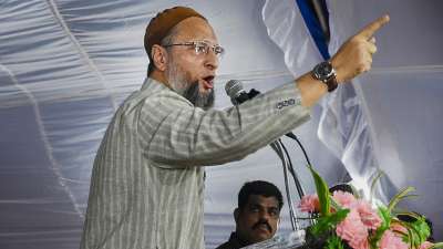 AIMIM chief Asaduddin owaisi attack on devendra fadnavis asked where the  Brahmins came from VIDEO: फडणवीस पर आग बबूला हुए ओवैसी, पूछा- हमें तो पता  है, आप बताएं ब्रााह्मण कहां से आए... -