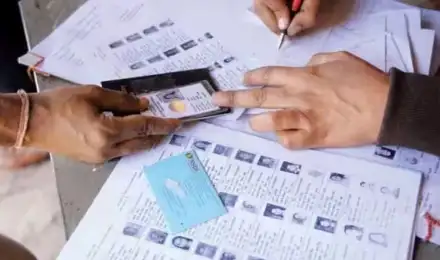 हैदराबाद में 5.41 लाख से ज्यादा वोटरों के नाम लिस्ट से कटे, ओवैसी-माधवी लता में है मुख्य मुकाबला