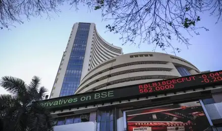 Stock Market: हरे निशान में खुला भारतीय शेयर बाजार, पीएसयू और फर्मा शेयरों में तेजी