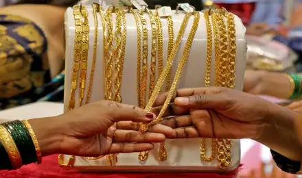 सोने-चांदी के भाव दिल्ली में लुढ़के, प्रति 10 ग्राम Gold की कीमत यहां जान लीजिए