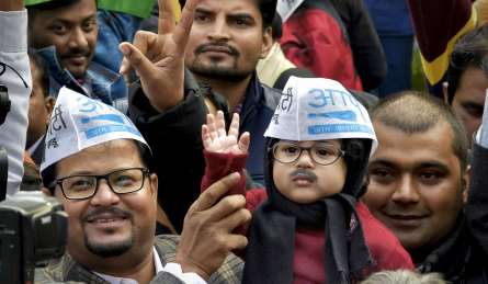 अरविंद केजरीवाल के शपथ ग्रहण में शामिल होंगे बेबी मफलरमैन, 'आप' से मिला खास न्योता