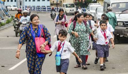 प्राइवेट स्कूलों की मनमानी फीस पर दिल्ली सरकार ने कसी नकेल, जानें नए कानून में क्या-क्या है खास