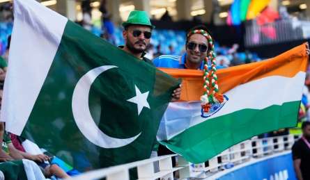 पाकिस्तानी खिलाड़ी ने भारतीय जर्सी पहनकर लहराया झंडा, मैच में भारत की तरफ से खेला; पड़ोसी मुल्क में मचा हाहाकार