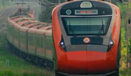 वंदे भारत ट्रेनों में अब यात्रियों को परोसे जाएंगे स्थानीय व्यंजन, रेल मंत्री ने अधिकारियों को दिए निर्देश