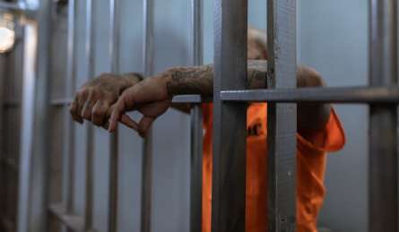 जेल के अंदर कैदियों ने जमकर मचाया उत्पात, 46 सुरक्षाकर्मियों को बंधक बनाया