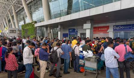 दिल्ली-मुंबई और अन्य एयरपोर्ट पर अटकीं फ्लाइट्स! सॉफ्टवेयर ग्लिच के चलते चेक इन में हुई परेशानी, जानें पूरी बात 