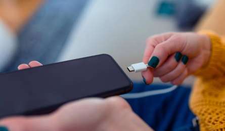 क्या है चार्जिंग का 80-20 नियम? स्मार्टफोन की बैटरी 100% चार्ज करना है खतरनाक, जानें कैसे सेट करें लिमिट