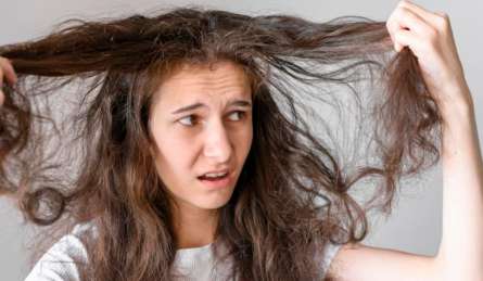 पतले बालों से हैं परेशान, इन नेचुरल तरीकों से बढ़ने लगेगी हेयर डेंसिटी