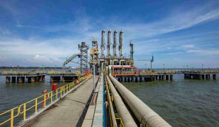 ईरान के ड्रोन हमले के बाद कतर ने बंद किया LNG उत्पादन, गैस सप्लाई में 40% तक की कटौती