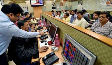Stock Market Highlights: शेयर बाजार में नहीं थम रही गिरावट, सेंसेक्स 829 और निफ्टी 228 अंक टूटा