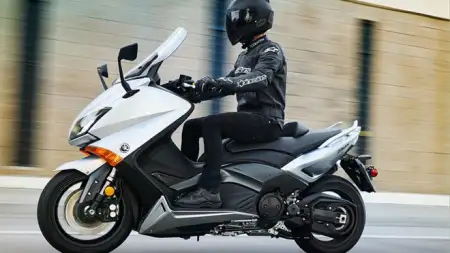 In Pics: गजब की ताकत है 7 लाख रुपये के इस स्कूटर में