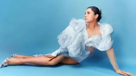 शहनाज गिल हो गई हैं हद से ज्यादा ग्लैमरस, अदाओं से धड़का रहीं फैंस का दिल 