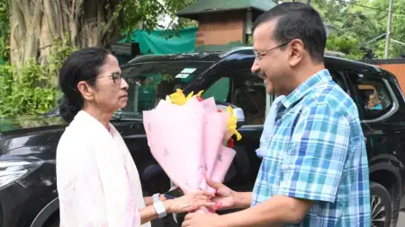 INDIA अलायंस की बैठक से पहले दिल्ली में मिले ममता बनर्जी और अरविंद केजरीवाल, क्या विपक्ष मजबूत करने पर बनेगी बात?