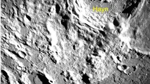 चंद्रमा पर लैंडिंग से दो दिन पहले Chandrayaan-3 ने भेजीं अद्भुत तस्वीरें, देखकर कहेंगे-वाह