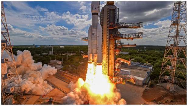 चंद्रयान 3 का सैटेलाइट कर रहा अच्छे से काम', इसरो के प्रमुख बोले- सबकुछ ठीक है । Chandrayaan 3 Satellite is healthy and fine says ISRO chief s somnath - India TV Hindi