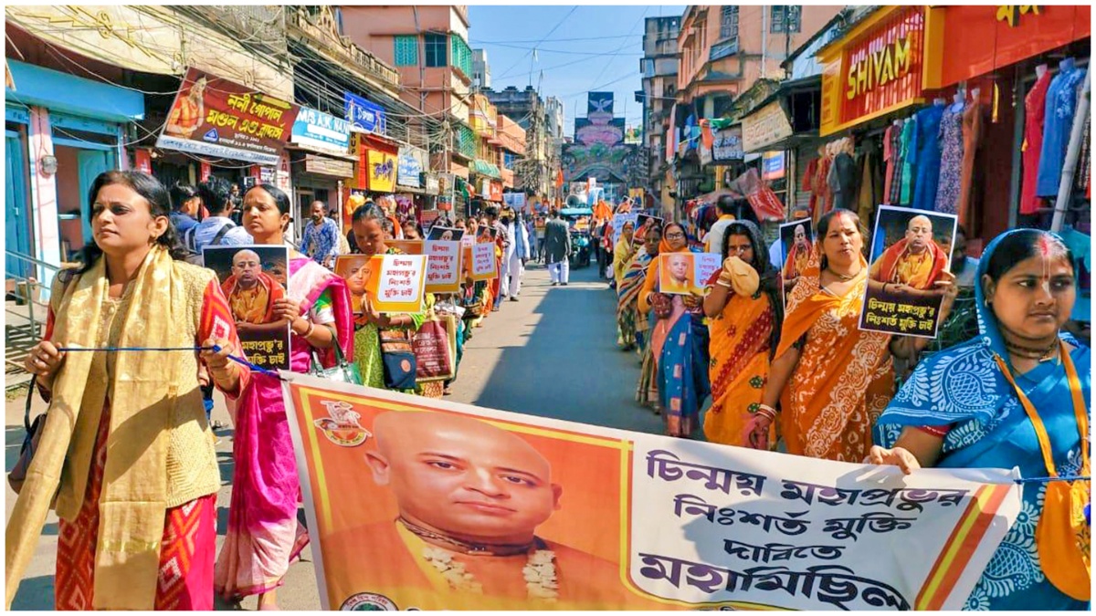 बांग्लादेश में हिंदुओं के खिलाफ अत्याचार जारी, तीन मंदिरों में किया गया तोड़फोड़, पुलिस ने की पुष्टि