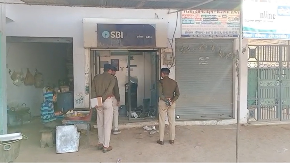 एमपी: ग्वालियर में बेखौफ चोरों का आतंक, SBI की ATM मशीन उखाड़कर ले गए