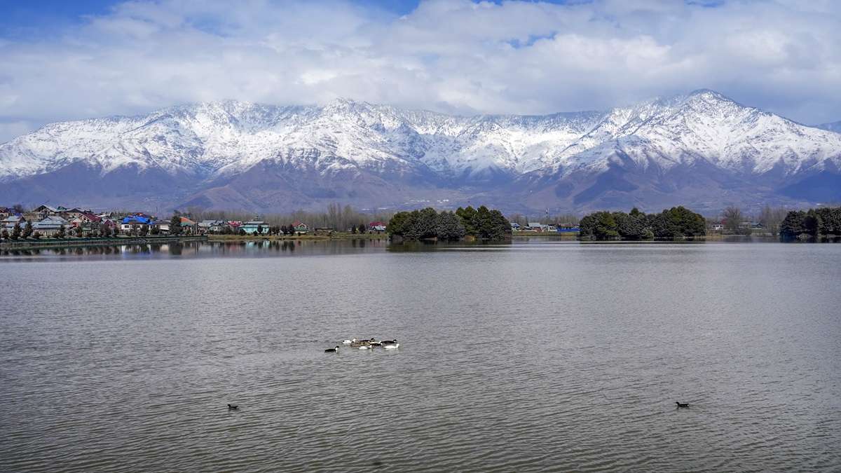 कश्मीर घूमने जाने का बना रहे प्लान, तो पहले ये पढ़ लीजिए, मौसम विभाग ने दिया बड़ा अपडेट