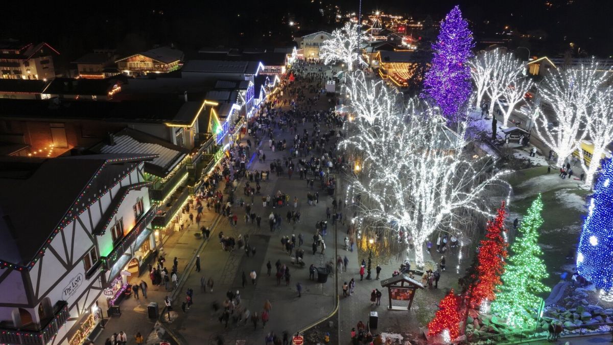 Christmas Day: दुनिया में कहीं खुशी और कहीं गम के साथ मनाया पर्व, ईसा के जन्मस्थान पर भी माहौल गमगीन