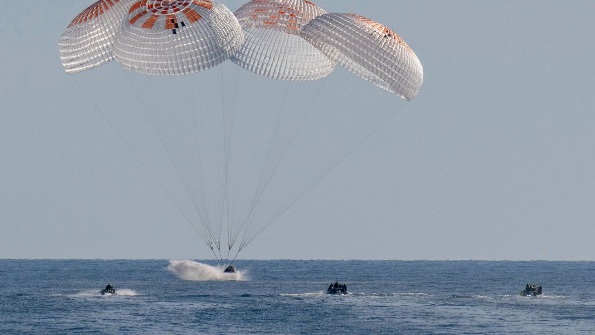 Sunita Williams Landing: समुद्र ने जब सुनीता के लिए फैलाई अपनी बाहें, देखें वो आखिरी पल का लैंडिंग VIDEO