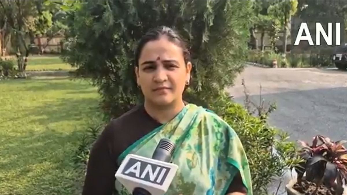 ममता बनर्जी ने CM योगी पर बोला हमला तो अपर्णा यादव ने दिया जवाब, कहा- वो बूढ़ी हो गई हैं