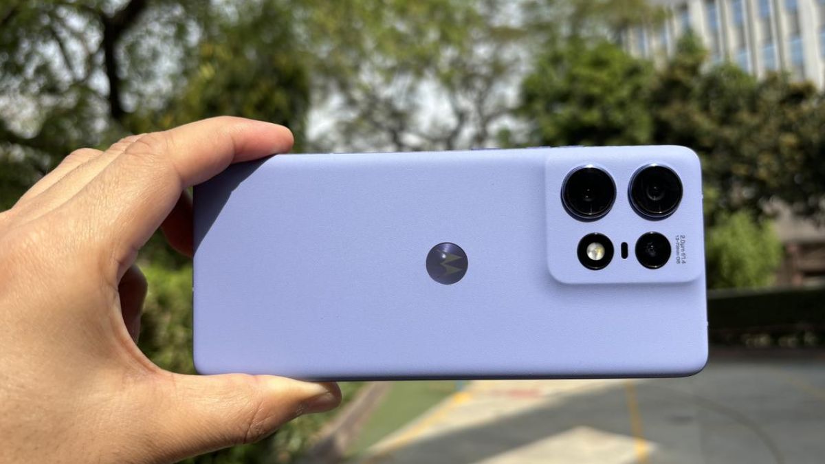 256GB वाले Motorola Edge 50 को 8 हजार रुपये में खरीदने का मौका, Flipkart में औंधे मुंह गिरी कीमत