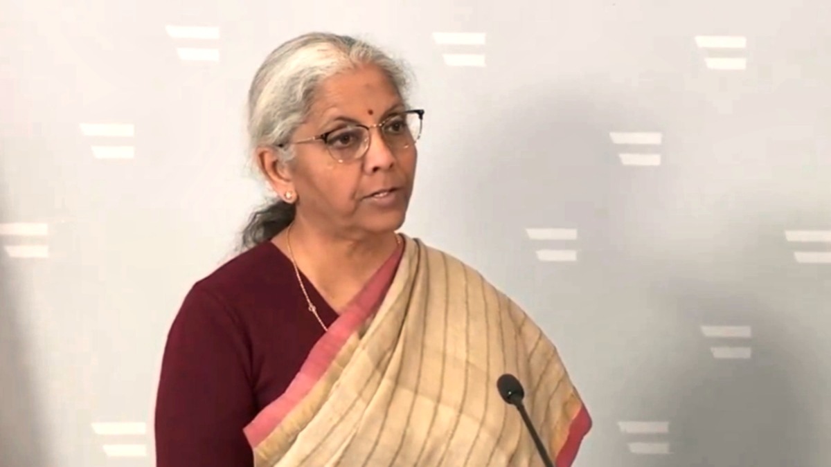 'एक राज्य, एक क्षेत्रीय ग्रामीण बैंक' के डेवलपमेंट की समीक्षा करेंगी वित्त मंत्री, 1 मई को 15 बैंकों का होगा विलय