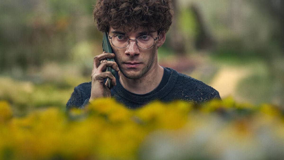 'मां लेती है कॉन्ट्रेक्ट और बेटा करता है हत्या', बिल्कुल हटकर है इस सीरीज की कहानी, ओटीटी पर कर रही ट्रेंड