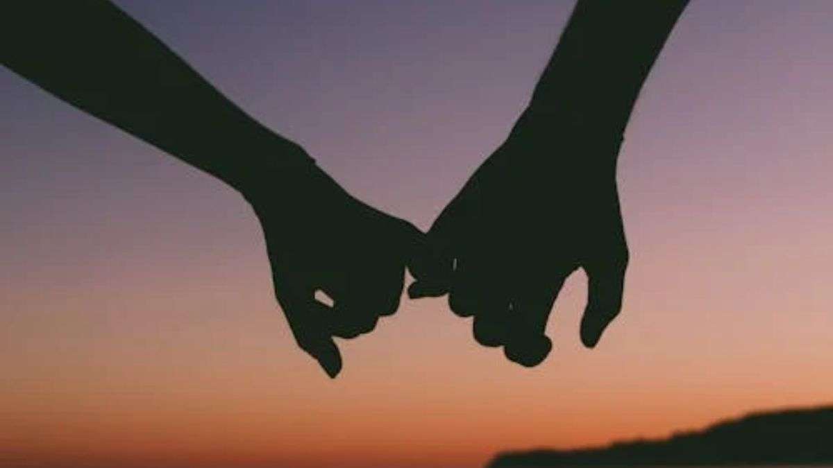 पति के चचेरे भाई के साथ फरार हुई तीन बच्चों की मां, गहने और रुपये भी ले गई