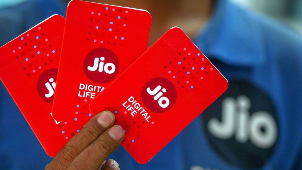 Jio यूजर्स को अब सीधे एक साल बाद कराना पड़ेगा रिचार्ज, सस्ते प्लान ने खत्म कर दी बड़ी टेंशन
