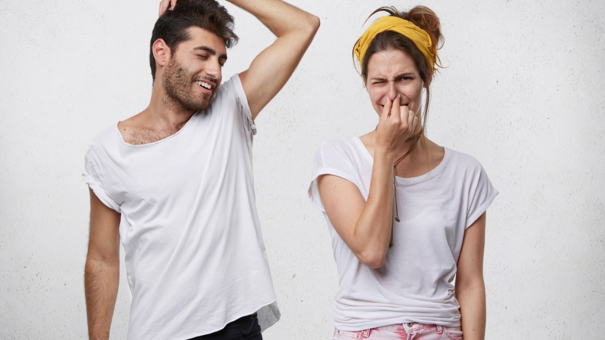          गर्मियों में पसीने की वजह से आने लगती है बदबू, इस समस्या से बचने के लिए ये हाइजीन टिप्स आज़माएं