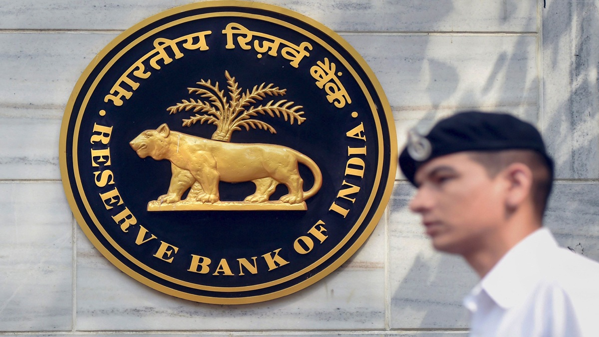 RBI ने इन दिग्गज बैंकों पर लगा दिया मोटा जुर्माना, इस वजह से अब भरनी होगी बड़ी रकम