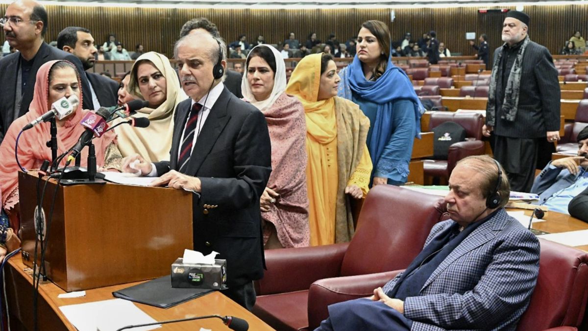 पहलगाम को लेकर भारत के लगातार एक्शन से सहमा पाकिस्तान, शहबाज शरीफ ने पहली बार की आतंकवाद की निंदा