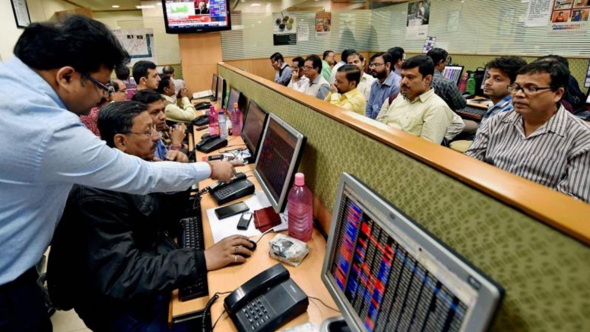 सेंसेक्स 119 और निफ्टी 45 अंकों की गिरावट के साथ बंद, आईटी और ऑटो स्टॉक्स टूटे