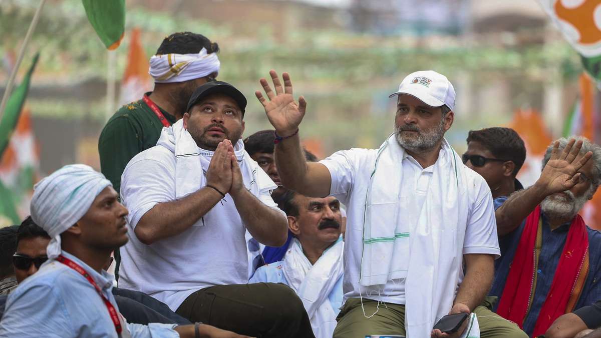 तेजस्वी का सभी सीटों पर लड़ने का संकेत देना, राहुल की यात्रा के ठीक बाद RJD का रोड शो, क्या डर गए लालू के लाल?