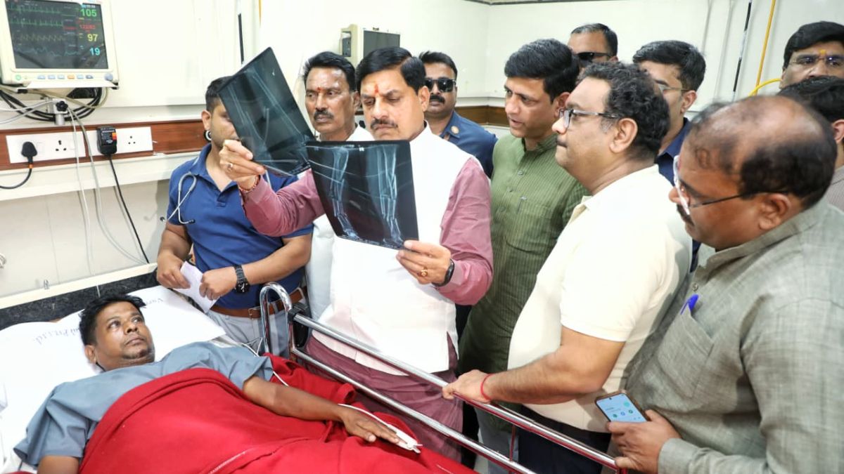 इंदौर ट्रक हादसे में घायलों से मिले सीएम मोहन यादव, डिप्टी कमिश्नर, ACP समेत 9 पुलिसकर्मियों पर गिरी गाज