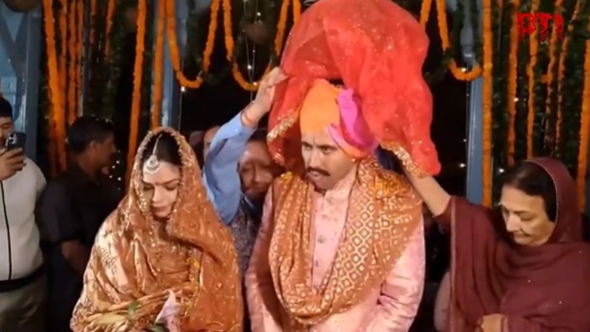 विवाह के बाद शिमला पहुंचे मंत्री विक्रमादित्य सिंह और उनकी पत्नी का यूं हुआ वेलकम, देखें VIDEO