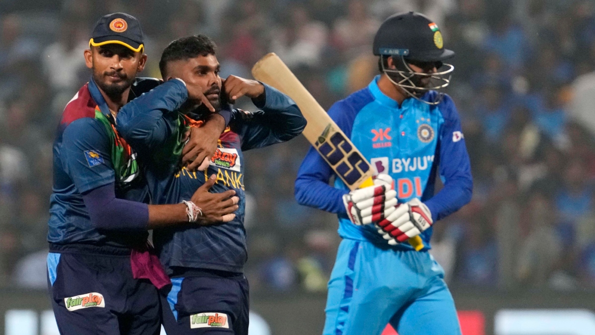 संकट में घिरी टीम, कप्तान के बाद अब धाकड़ खिलाड़ी हुआ चोटिल, स्क्वॉड में 23 साल के बॉलर की एंट्री