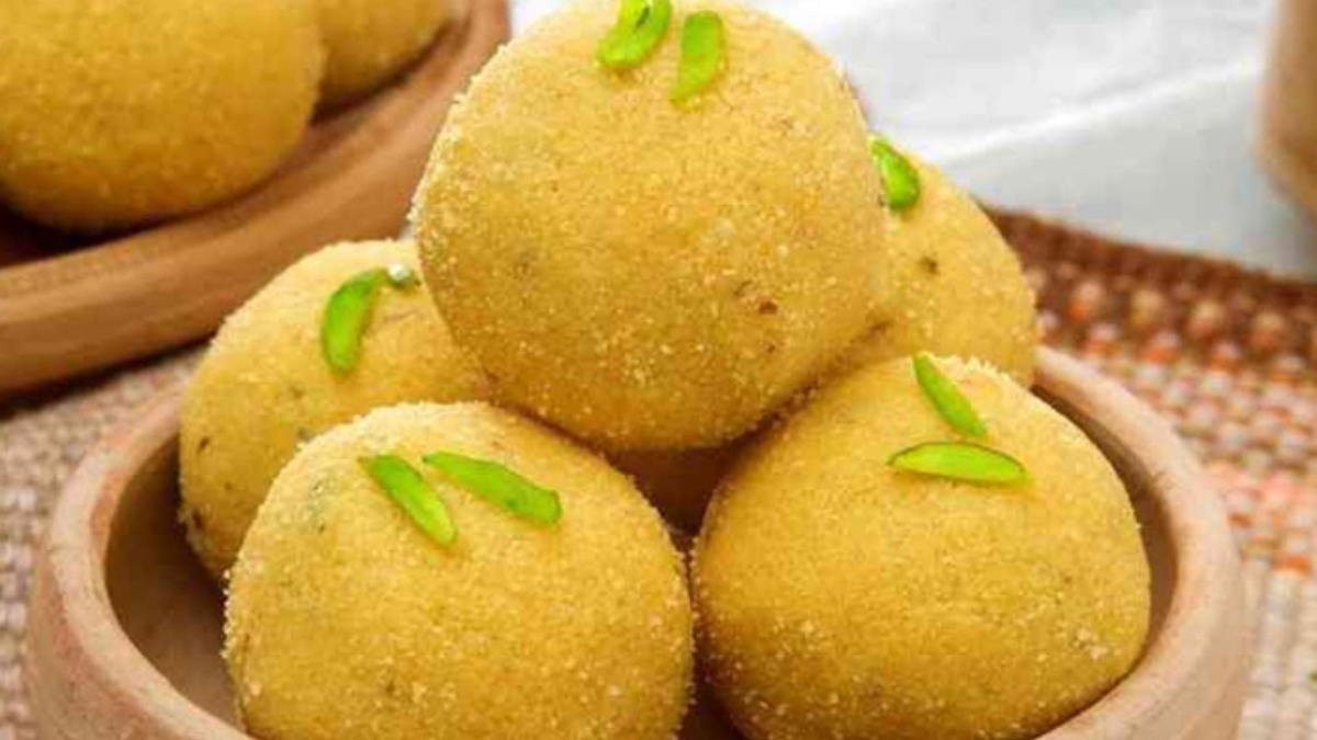 सर्दियों में ऐसे बनाएं देसी घी के लड्डू, रोज एक खाने से शरीर में बनी रहेगी गर्माहट